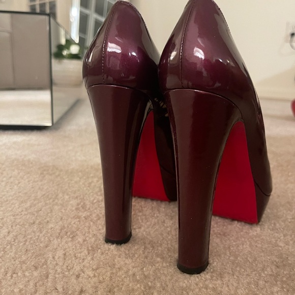 Christian Louboutin Gabin 140 Peep Toe Pumps in PURPLE Patent Leather - Picture 3 of 15